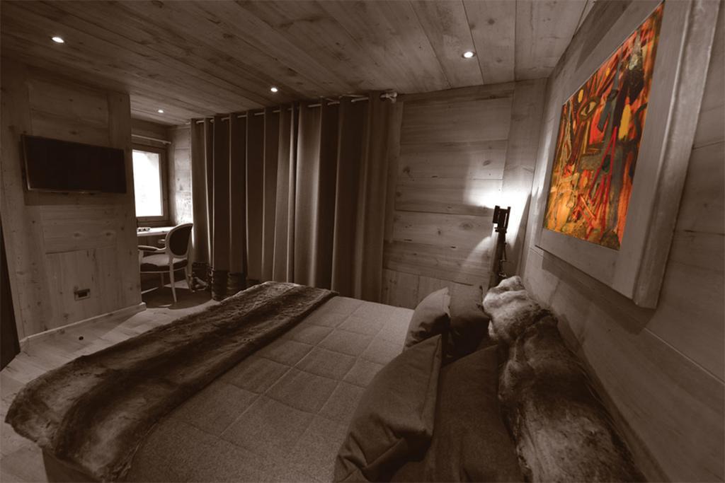La Maison De Dolphe Chalet De Charme & Art Gallery Brusson Room photo