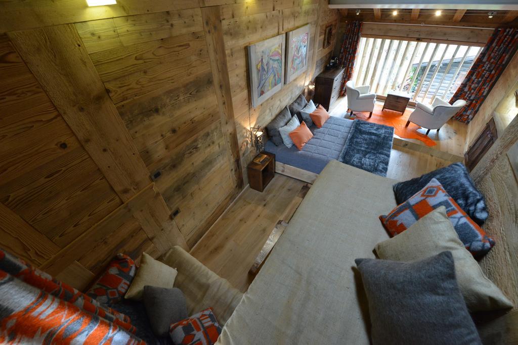 La Maison De Dolphe Chalet De Charme & Art Gallery Brusson Room photo