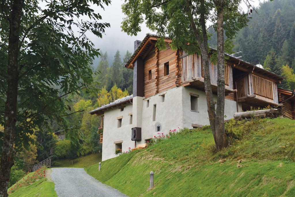 La Maison De Dolphe Chalet De Charme & Art Gallery Brusson Exterior photo