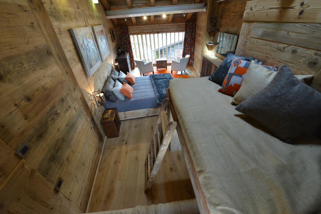 La Maison De Dolphe Chalet De Charme & Art Gallery Brusson Room photo